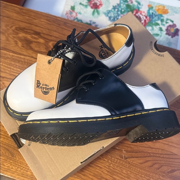 Dr. Martens Shoes - Dr. Martens 1461 Derby, Black and White 3 Eye Shoes NWT 🐎